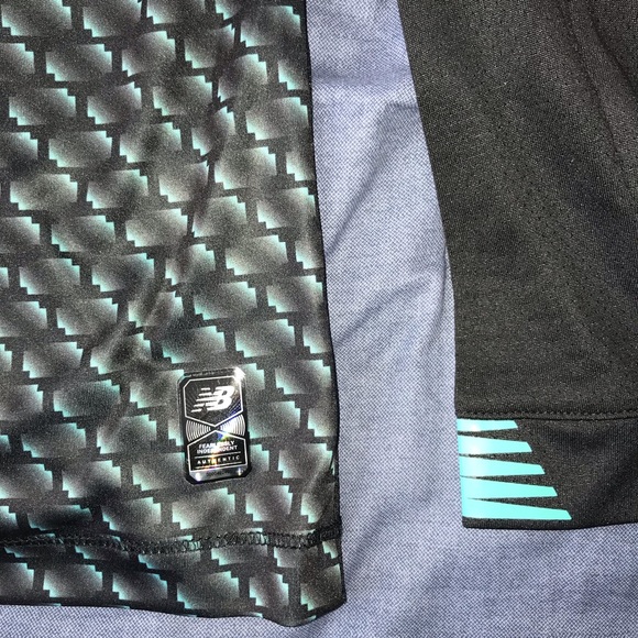 Liverpool 2019/2020 Replica Third Kit - Picture 6 of 7